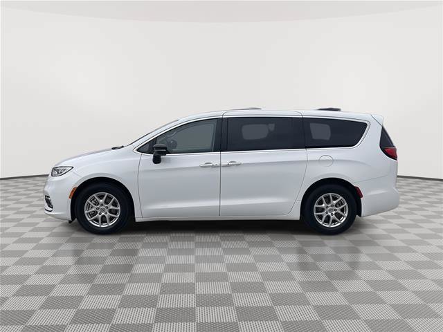 Used 2024 Chrysler Pacifica Touring-L FWD image 2