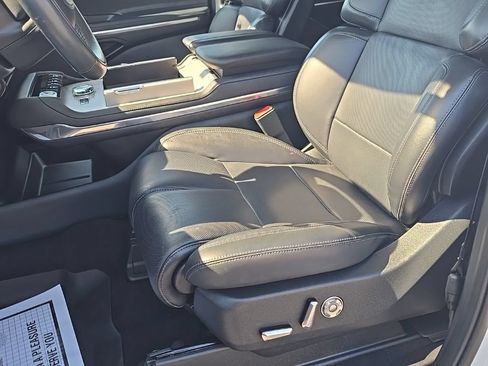 Used 2025 Lincoln Navigator Reserve AWD/4WD image 17