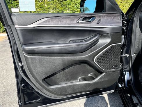 Used 2024 Jeep Grand Cherokee Limited 4xe image 20