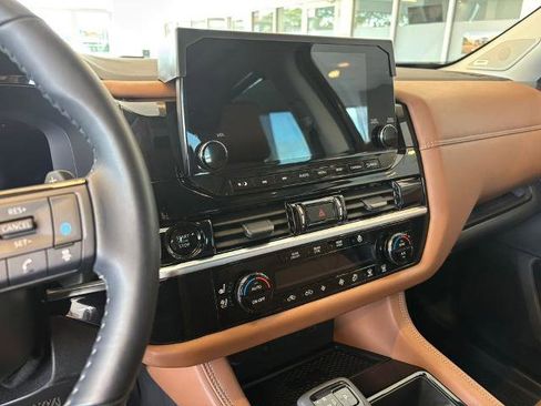 Certified 2025 Nissan Pathfinder Platinum w/ Black Appearance Package AWD/4WD image 20