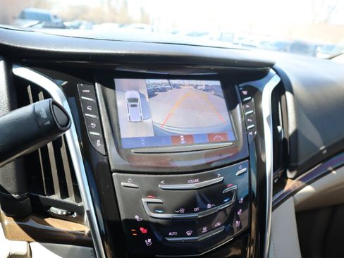 Used 2020 Cadillac Escalade Luxury RWD image 23