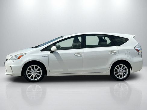 Used 2013 Toyota Prius V Five FWD image 8