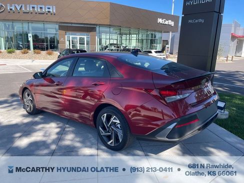 Certified 2025 Hyundai Elantra Sport FWD image 13