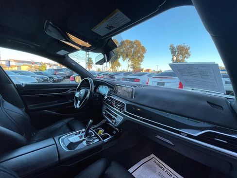 Used 2016 BMW 740i image 11