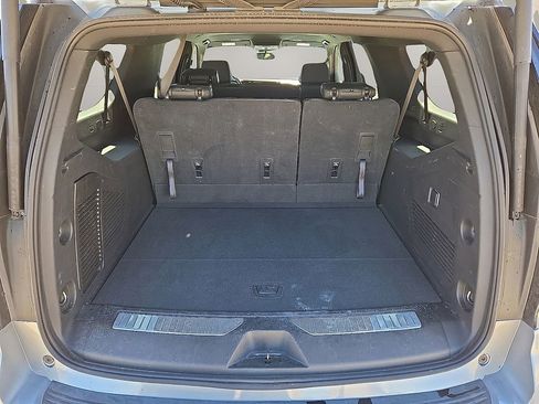 Used 2025 Chevrolet Suburban Z71 image 15