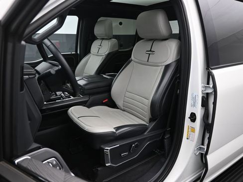 Used 2023 Ford F150 Lightning Platinum image 8