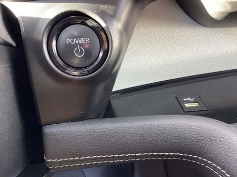 Used 2025 Toyota Sienna LE FWD image 21