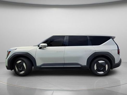 Used 2024 Kia EV9 Light Long Range RWD image 5