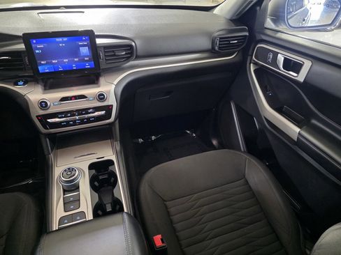 Used 2021 Ford Explorer XLT image 18