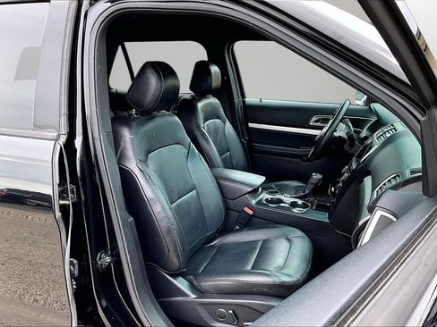 Used 2016 Ford Explorer XLT w/ Equipment Group 202A FWD image 7