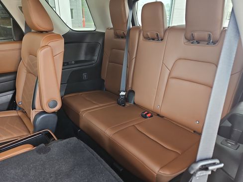 Used 2023 Nissan Pathfinder Platinum AWD/4WD image 13