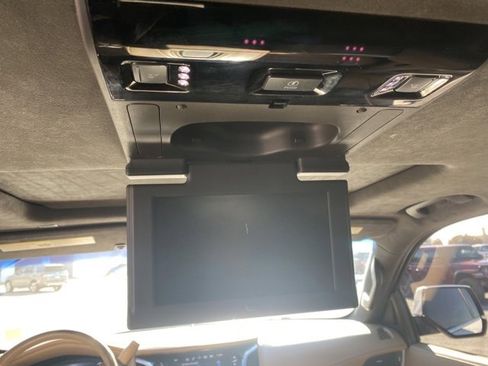 Used 2019 Cadillac Escalade Platinum image 14