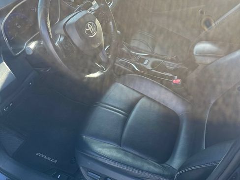 Used 2022 Toyota Corolla LE w/ Premium Interior Package FWD image 3