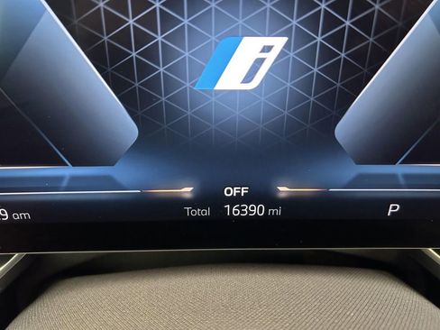 Used 2023 BMW i7 xDrive60 image 16