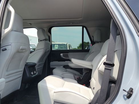 Certified 2025 Ford Expedition Platinum w/ Platinum Ultimate Package AWD/4WD image 13