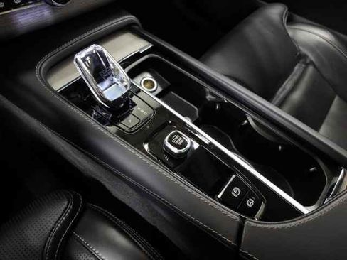 Used 2024 Volvo XC90 B6 Ultimate w/ Protection Package Premier image 31