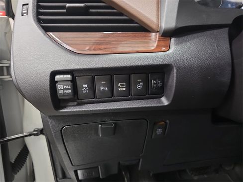 Used 2020 Toyota Sienna Limited Premium image 27