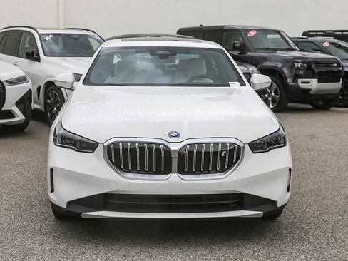 New 2026 BMW i5 eDrive40 w/ Premium Package image 2