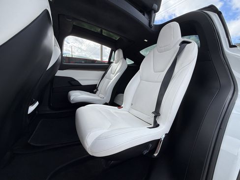 Used 2023 Tesla Model X Standard Range image 10