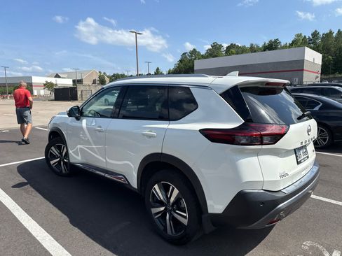 Used 2023 Nissan Rogue SL FWD image 5