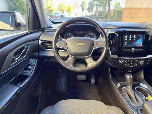 Used 2018 Chevrolet Traverse LT w/ LPO, Black Accent Package FWD image 28