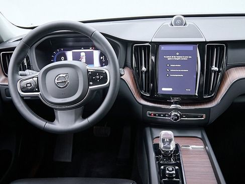 Certified 2023 Volvo XC60 B6 Ultimate w/ Protection Package Premier image 25