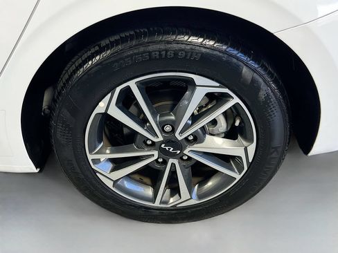 Certified 2024 Kia Forte LXS FWD image 29