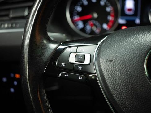 Used 2021 Volkswagen Tiguan SE R-Line image 27