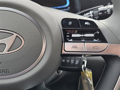 New 2025 Hyundai Elantra SE image 27