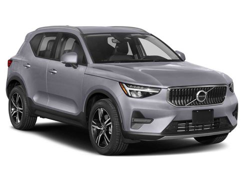 Used 2023 Volvo XC40 B5 Plus w/ Driver Assist Package AWD/4WD image 6