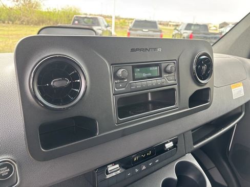 Used 2025 Mercedes-Benz Sprinter 2500 image 10