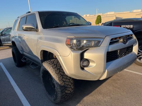 Used 2022 Toyota 4Runner SR5 AWD/4WD image 2