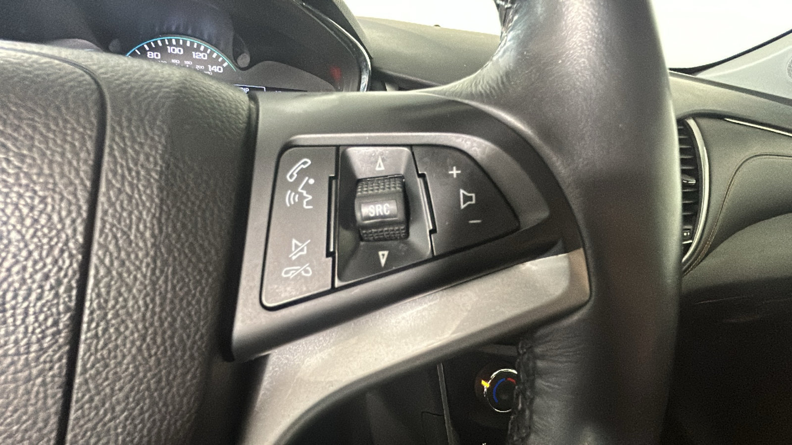 Used 2019 Chevrolet Trax LT w/ LT Convenience Package FWD image 21