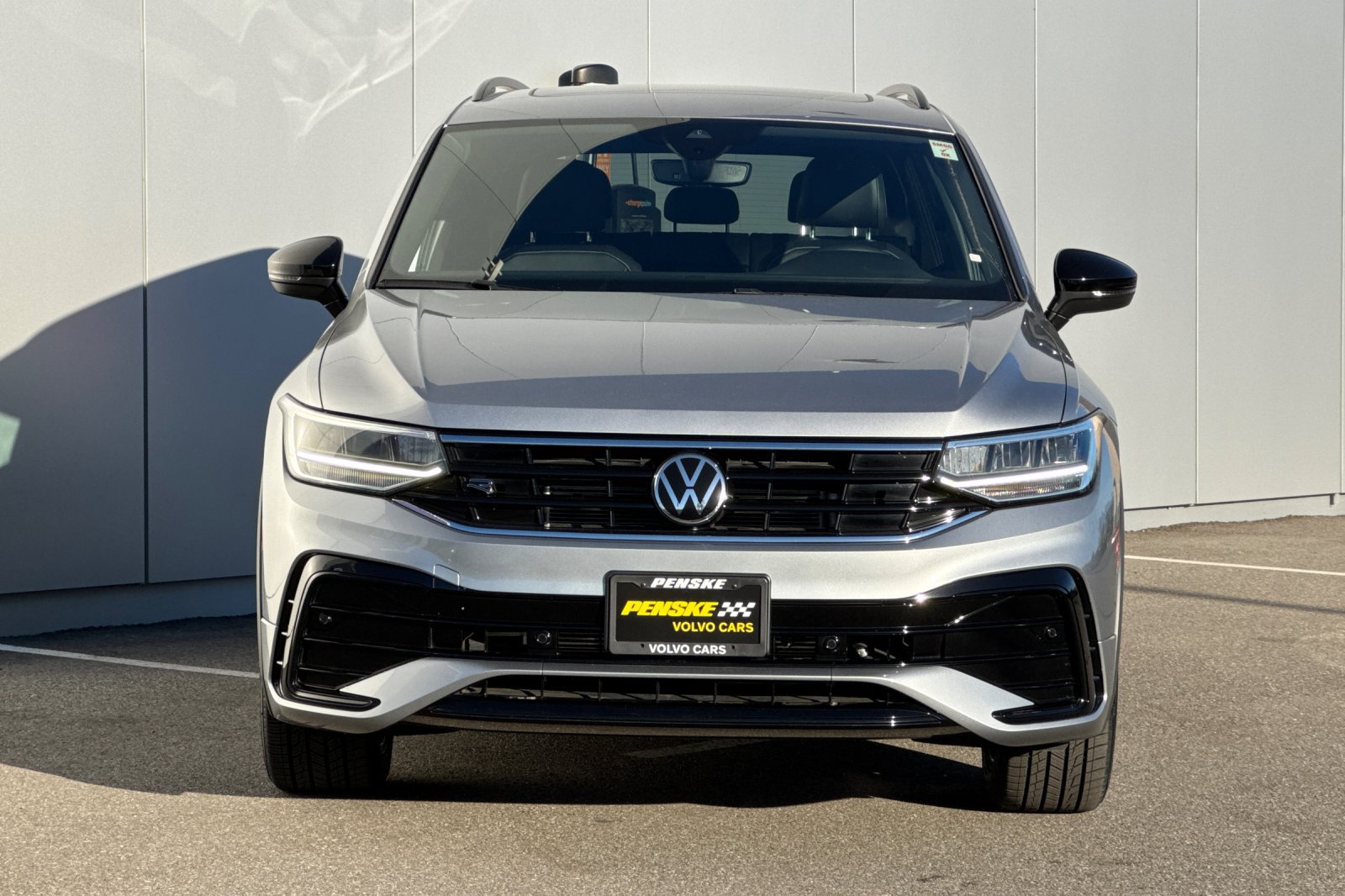 Used 2023 Volkswagen Tiguan SE R-Line FWD image 8
