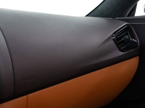 Used 2023 Aston Martin V8 Vantage Roadster image 39