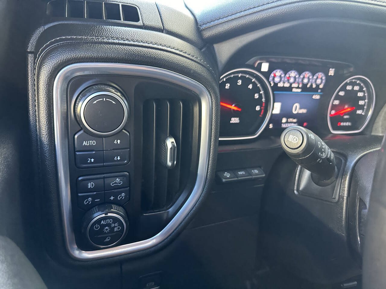Used 2019 Chevrolet Silverado 1500 LTZ w/ LTZ Premium Package AWD/4WD image 21