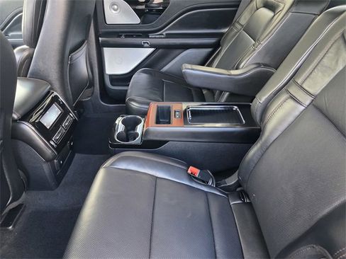 Used 2023 Lincoln Aviator Reserve w/ Equipment Group 201A image 9