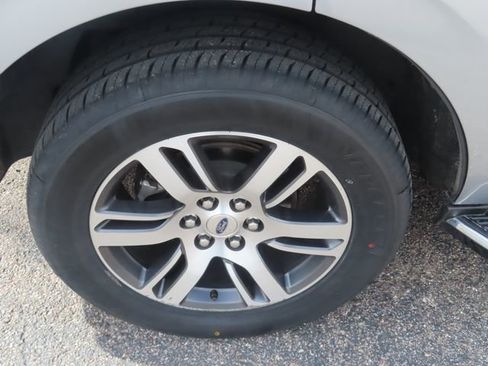 Used 2023 Ford Expedition Limited AWD/4WD image 17