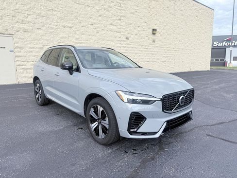 Used 2024 Volvo XC60 T8 Plus AWD/4WD image 7