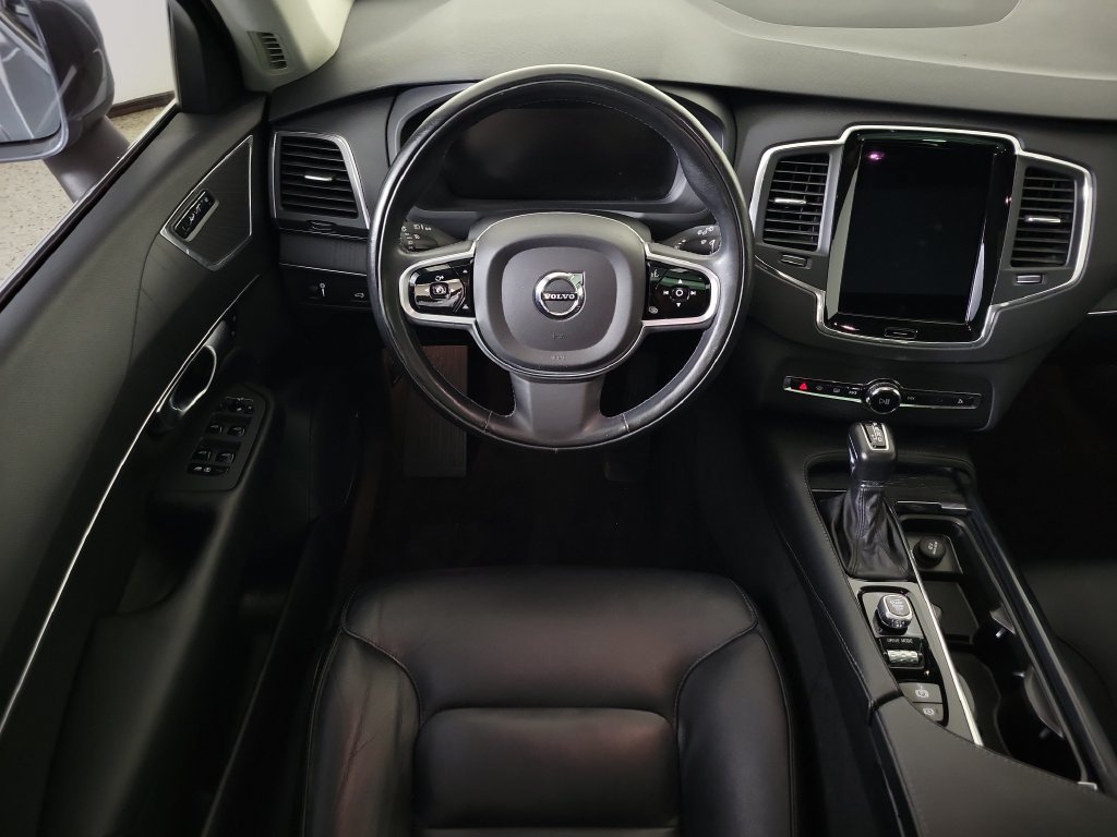 Used 2020 Volvo XC90 T5 Momentum w/ Protection Package Premier FWD image 11