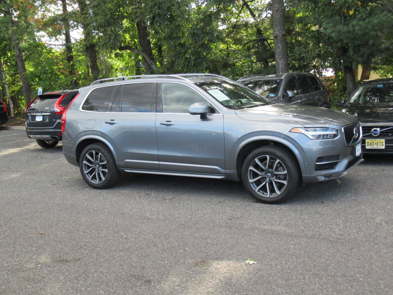 Used 2017 Volvo XC90 T6 Momentum w/ Vision Package AWD/4WD image 7