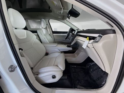 New 2025 Volvo EX90 Plus image 28