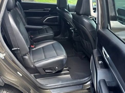 Used 2022 Kia Telluride S AWD/4WD image 19