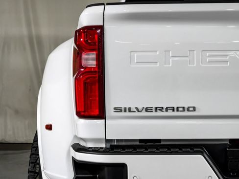 Used 2022 Chevrolet Silverado 3500 LTZ w/ LTZ Plus Package AWD/4WD image 42