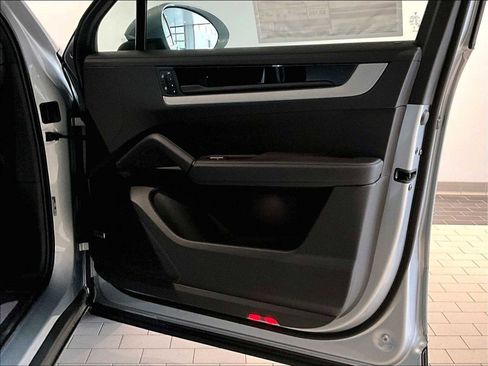 New 2026 Porsche Cayenne E-Hybrid image 25