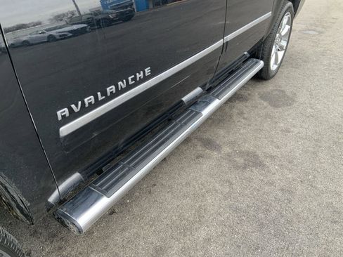 Used 2013 Chevrolet Avalanche LTZ image 20