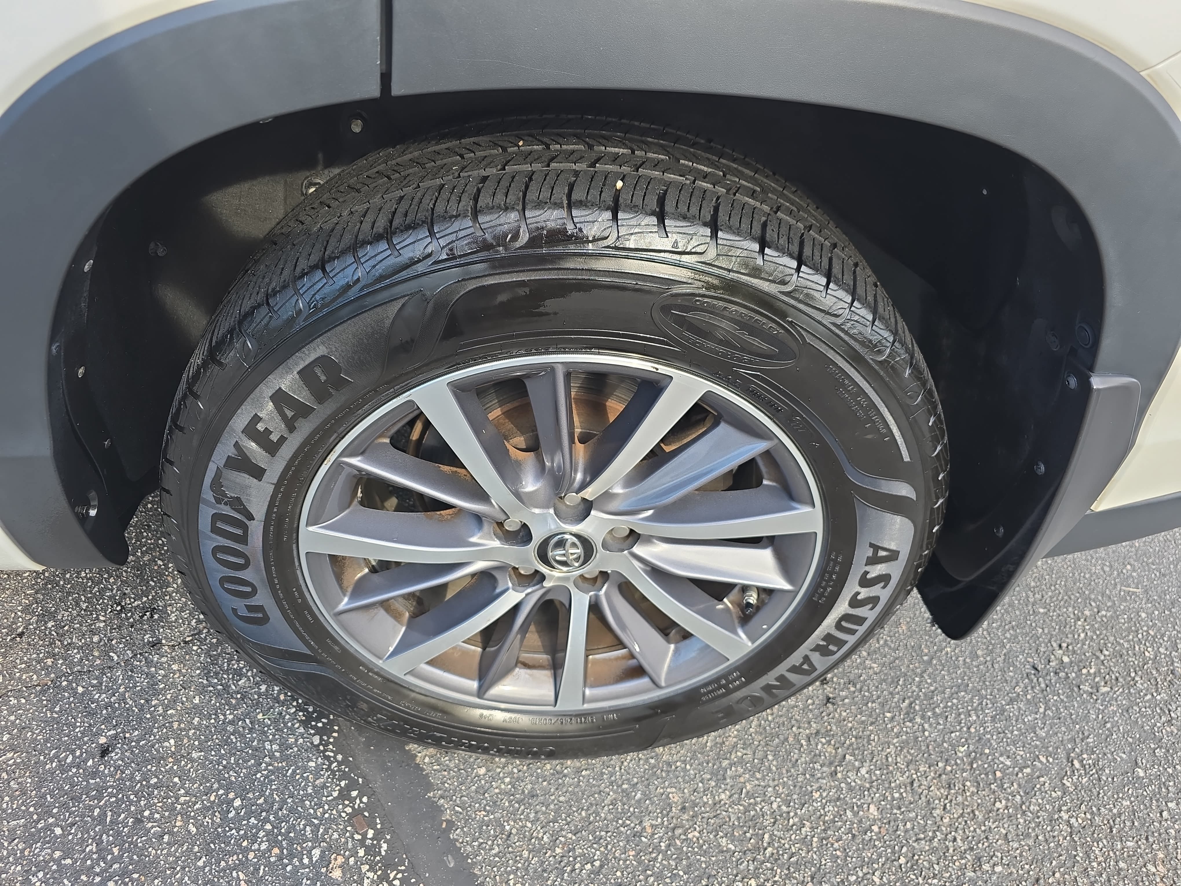 Used 2017 Toyota Highlander XLE AWD/4WD image 34
