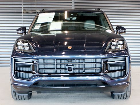 Certified 2026 Porsche Cayenne GTS image 8