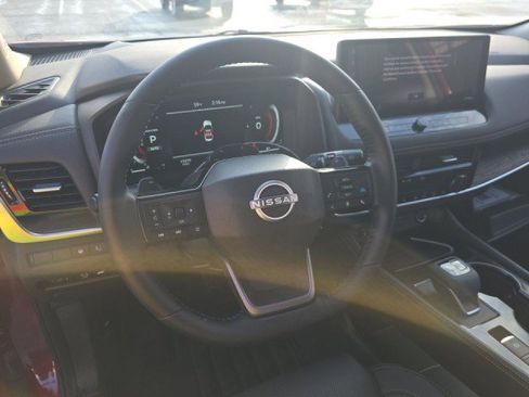 Certified 2025 Nissan Rogue Platinum w/ Tech Package image 9