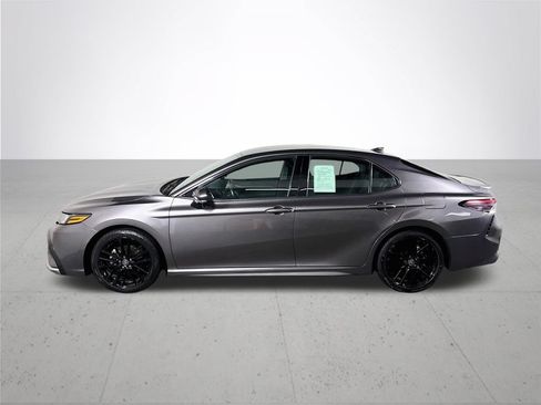 Used 2024 Toyota Camry XSE FWD image 9